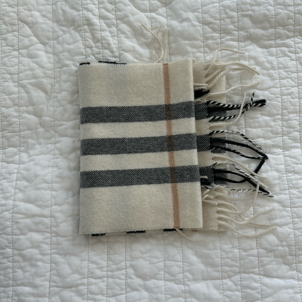 Cashmere Burberry scarf